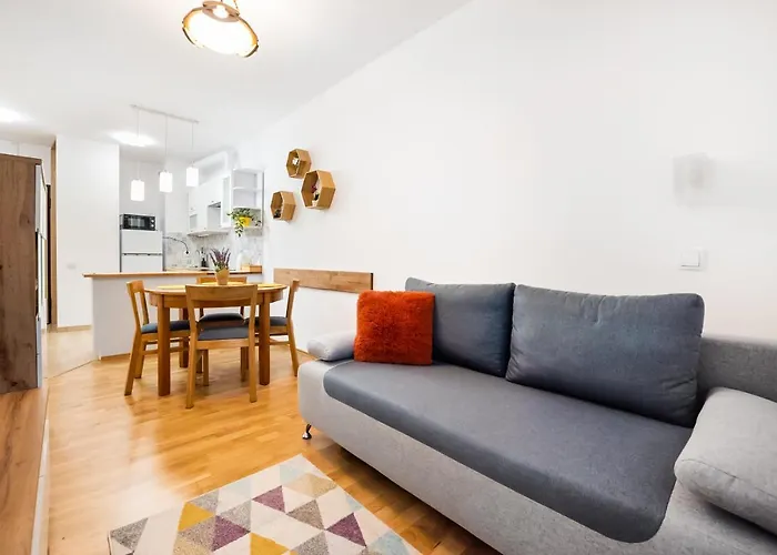 Metro Bemowo Colourful Apartment