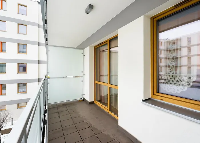Metro Bemowo Colourful Apartment